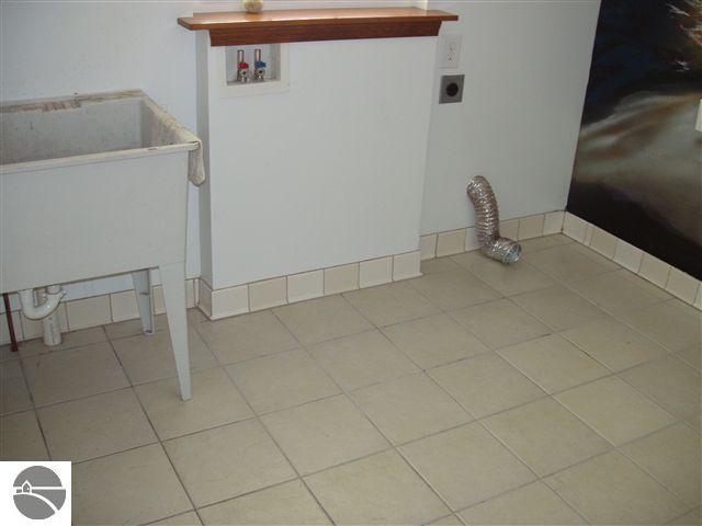 963 Napolean Way Traverse City, MI 49696 - Photo 16 of 24 1725678-16.JPG