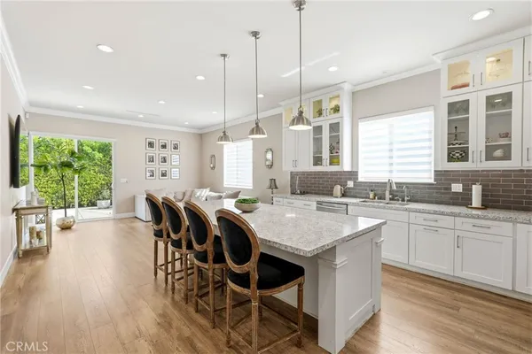 $6,500 | 6450 Teesdale Avenue, North Hollywood, CA 91606