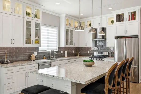 $6,500 | 6450 Teesdale Avenue, North Hollywood, CA 91606