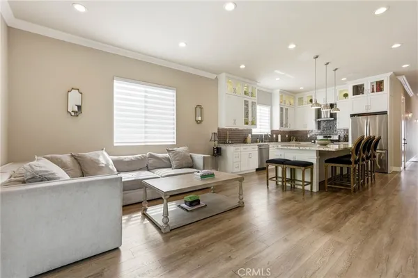 $6,500 | 6450 Teesdale Avenue, North Hollywood, CA 91606