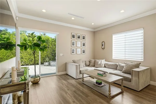 $6,500 | 6450 Teesdale Avenue, North Hollywood, CA 91606