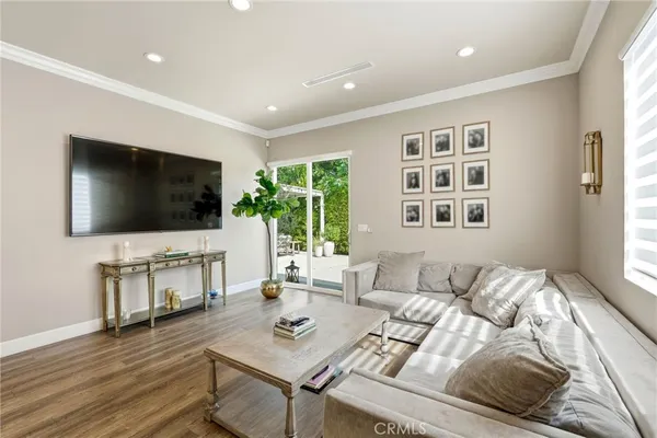 $6,500 | 6450 Teesdale Avenue, North Hollywood, CA 91606