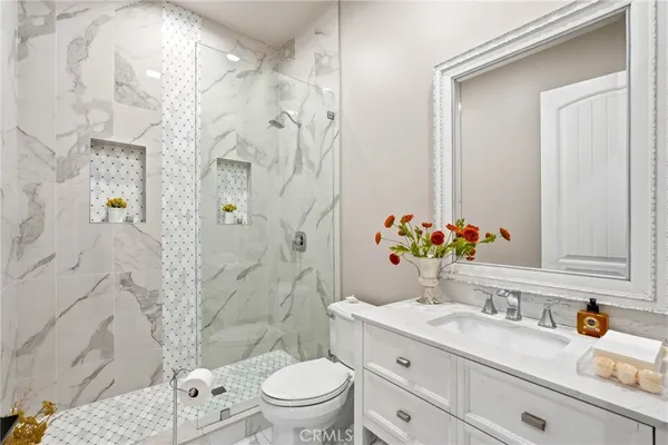 $6,500 | 6450 Teesdale Avenue, North Hollywood, CA 91606