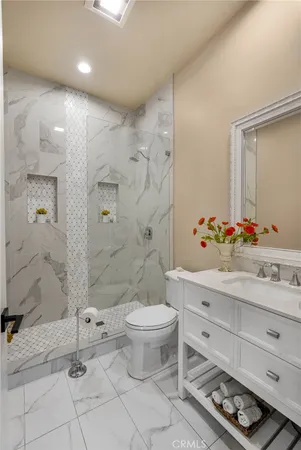 $6,500 | 6450 Teesdale Avenue, North Hollywood, CA 91606