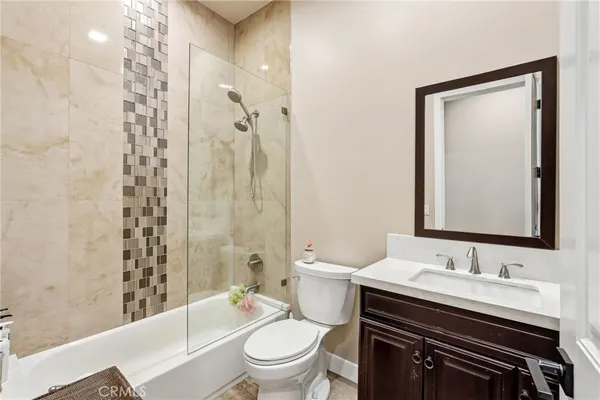 $6,500 | 6450 Teesdale Avenue, North Hollywood, CA 91606