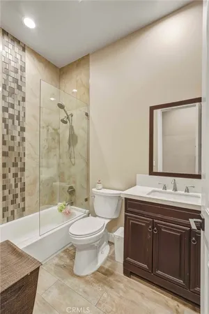 $6,500 | 6450 Teesdale Avenue, North Hollywood, CA 91606