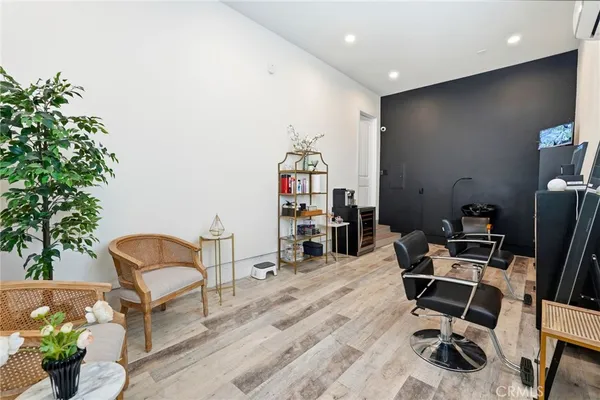 $6,500 | 6450 Teesdale Avenue, North Hollywood, CA 91606