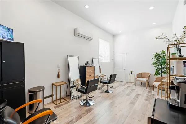 $6,500 | 6450 Teesdale Avenue, North Hollywood, CA 91606