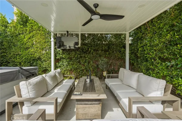 $6,500 | 6450 Teesdale Avenue, North Hollywood, CA 91606