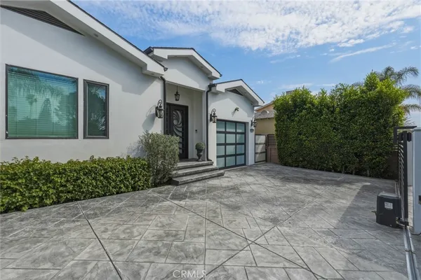 $6,500 | 6450 Teesdale Avenue, North Hollywood, CA 91606