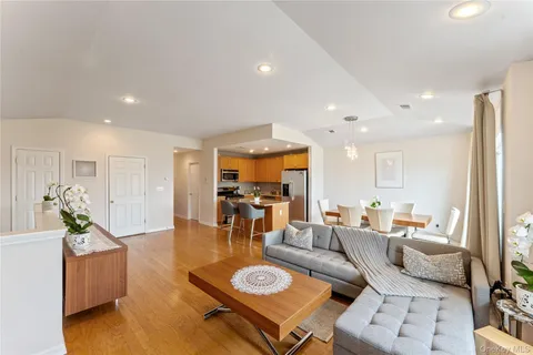 $899,000 | 122-06 Powell Cove Boulevard, Unit 132 | College Point