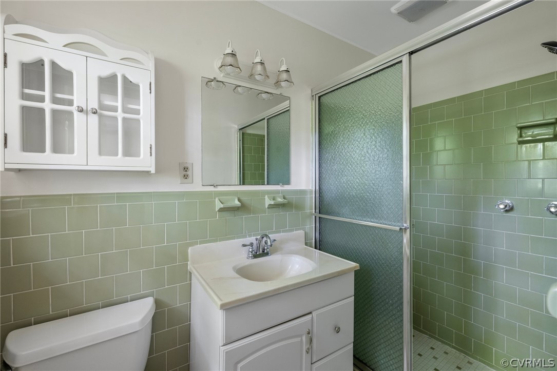 4534 Forrestal Road Chester, VA 23831 - Photo 21 of 39 a bathroom with a sink toilet and shower