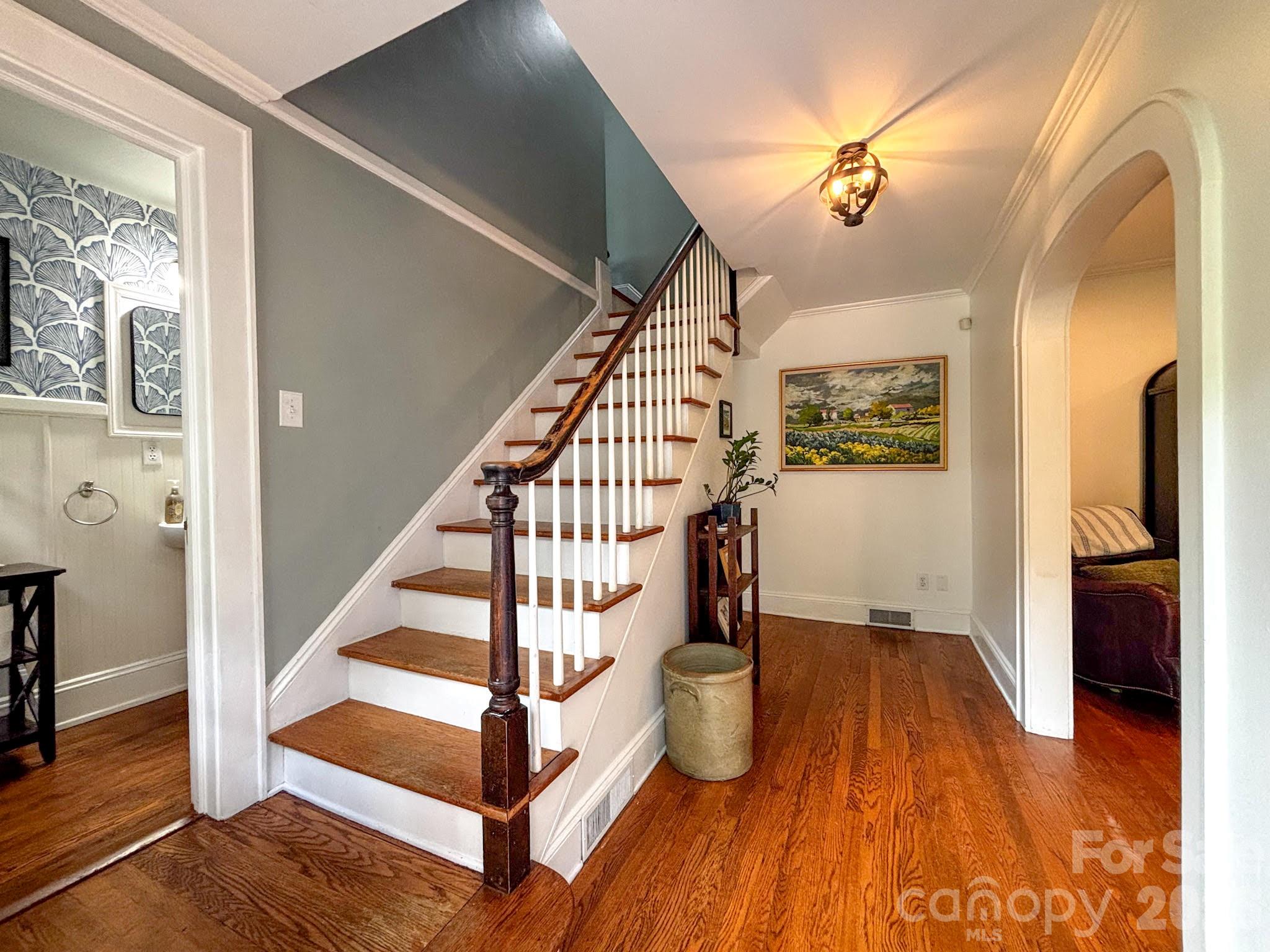 431 9th Street Northwest Hickory, NC 28601 - Photo 2 of 8