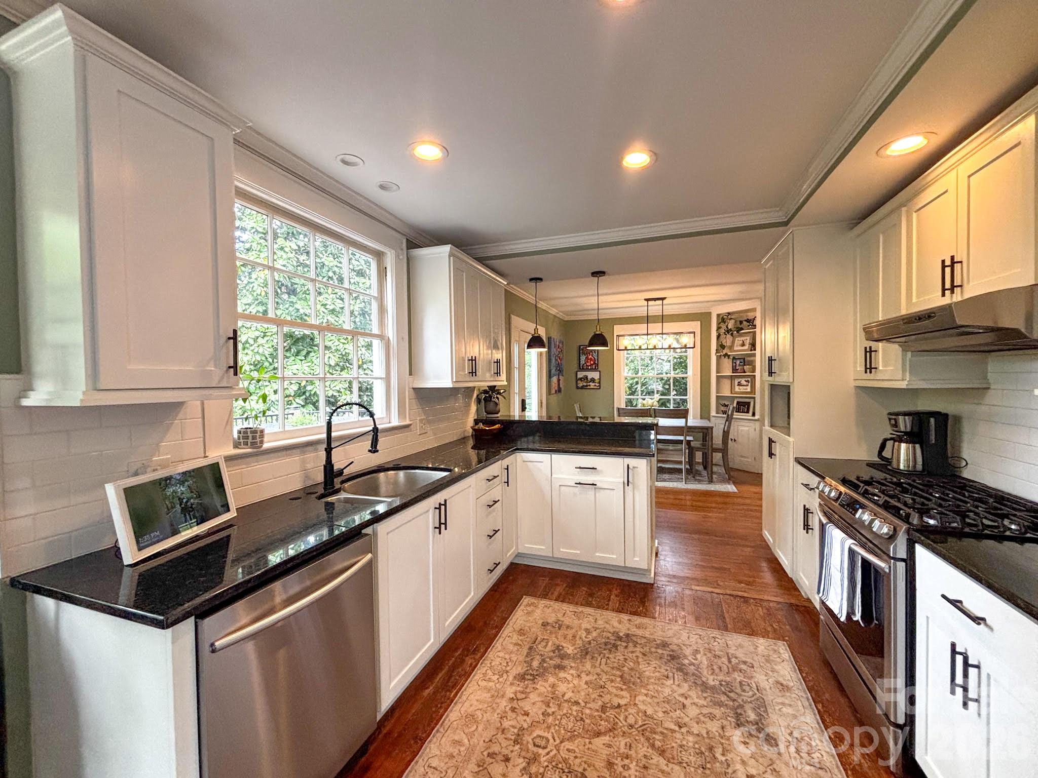 431 9th Street Northwest Hickory, NC 28601 - Photo 7 of 8