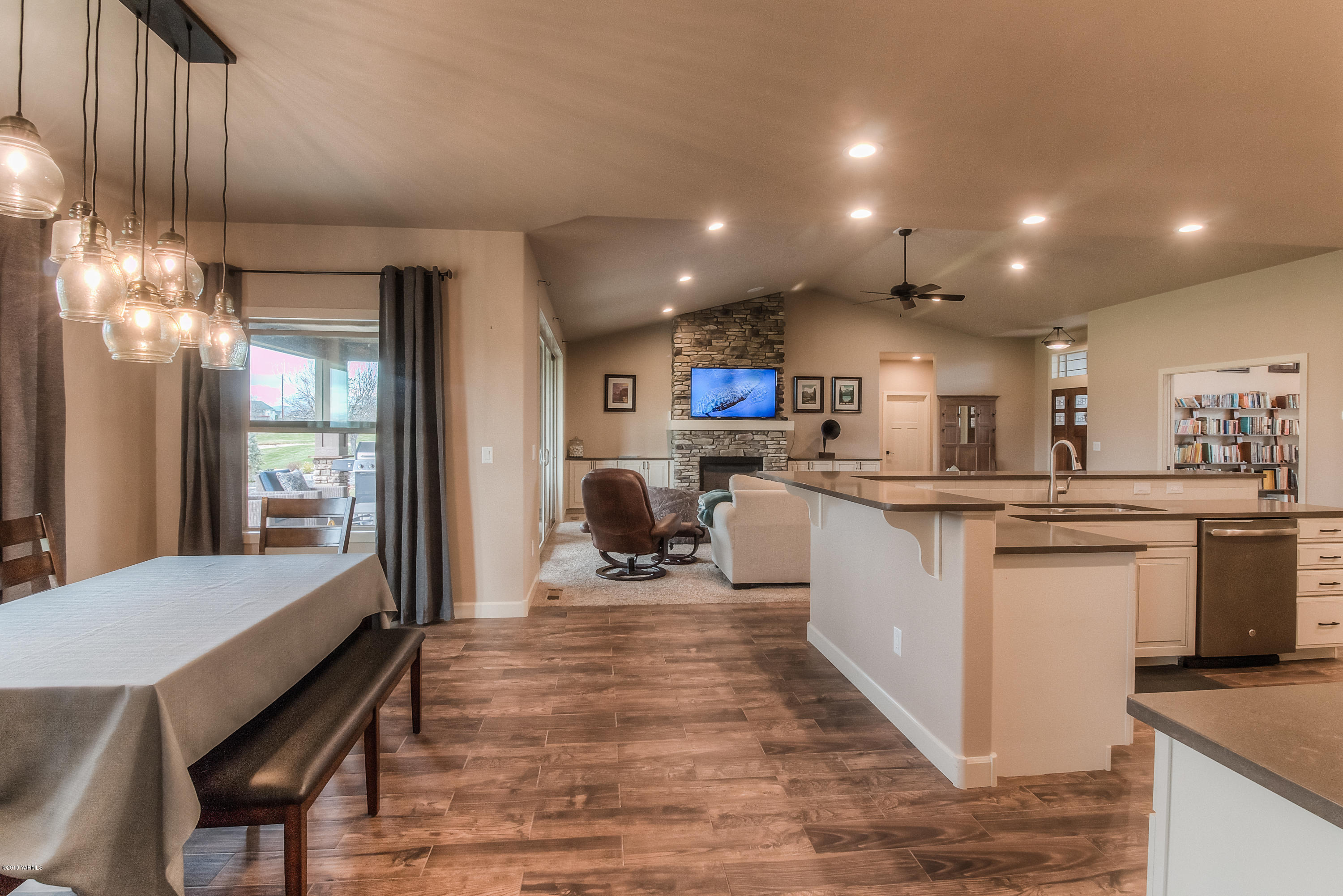 9202 Coolidge Road Yakima, WA 98903 - Photo 14 of 45 a kitchen with counter space cabinets and appliances
