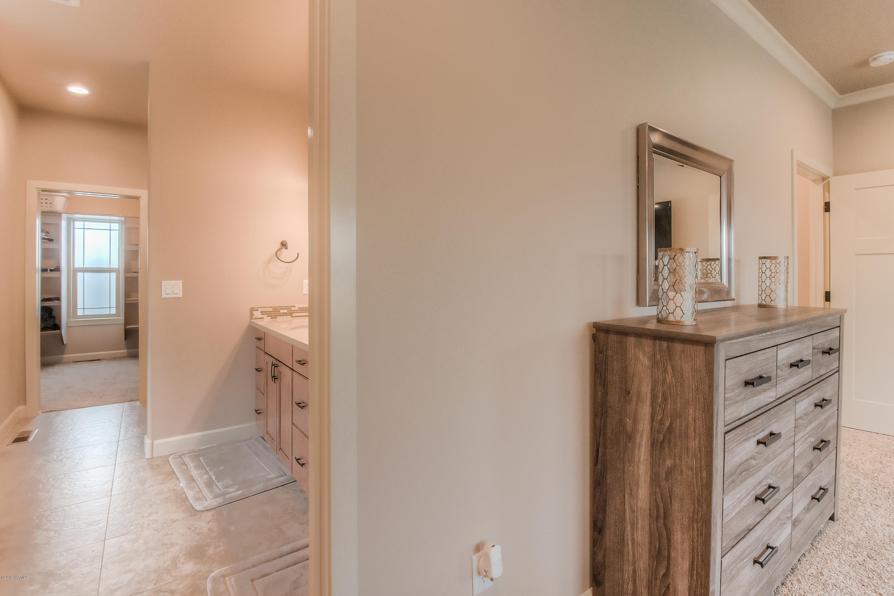 9202 Coolidge Road Yakima, WA 98903 - Photo 20 of 45 a bathroom with a granite countertop sink and a mirror