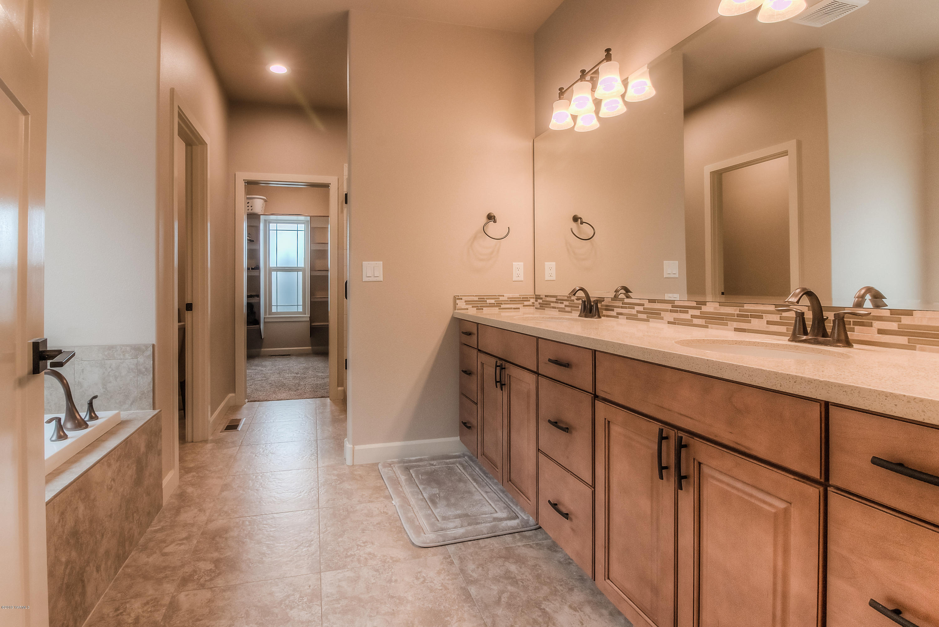 9202 Coolidge Road Yakima, WA 98903 - Photo 21 of 45 a spacious bathroom with a double vanity sink a mirror and shower