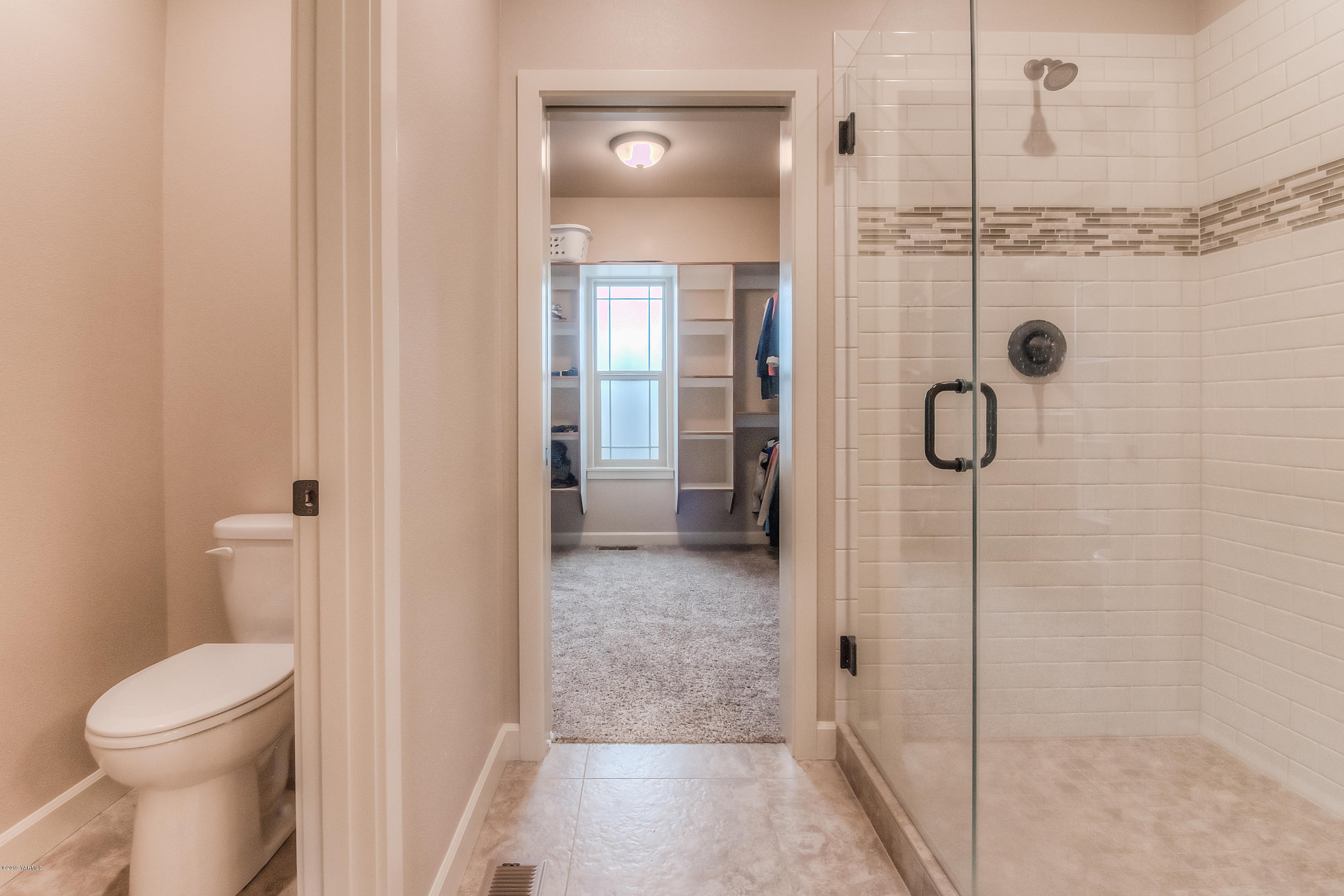 9202 Coolidge Road Yakima, WA 98903 - Photo 23 of 45 a bathroom with a granite countertop shower a toilet and a sink