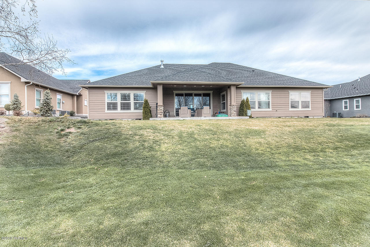 9202 Coolidge Road Yakima, WA 98903 - Photo 30 of 45 a front view of a house with a yard