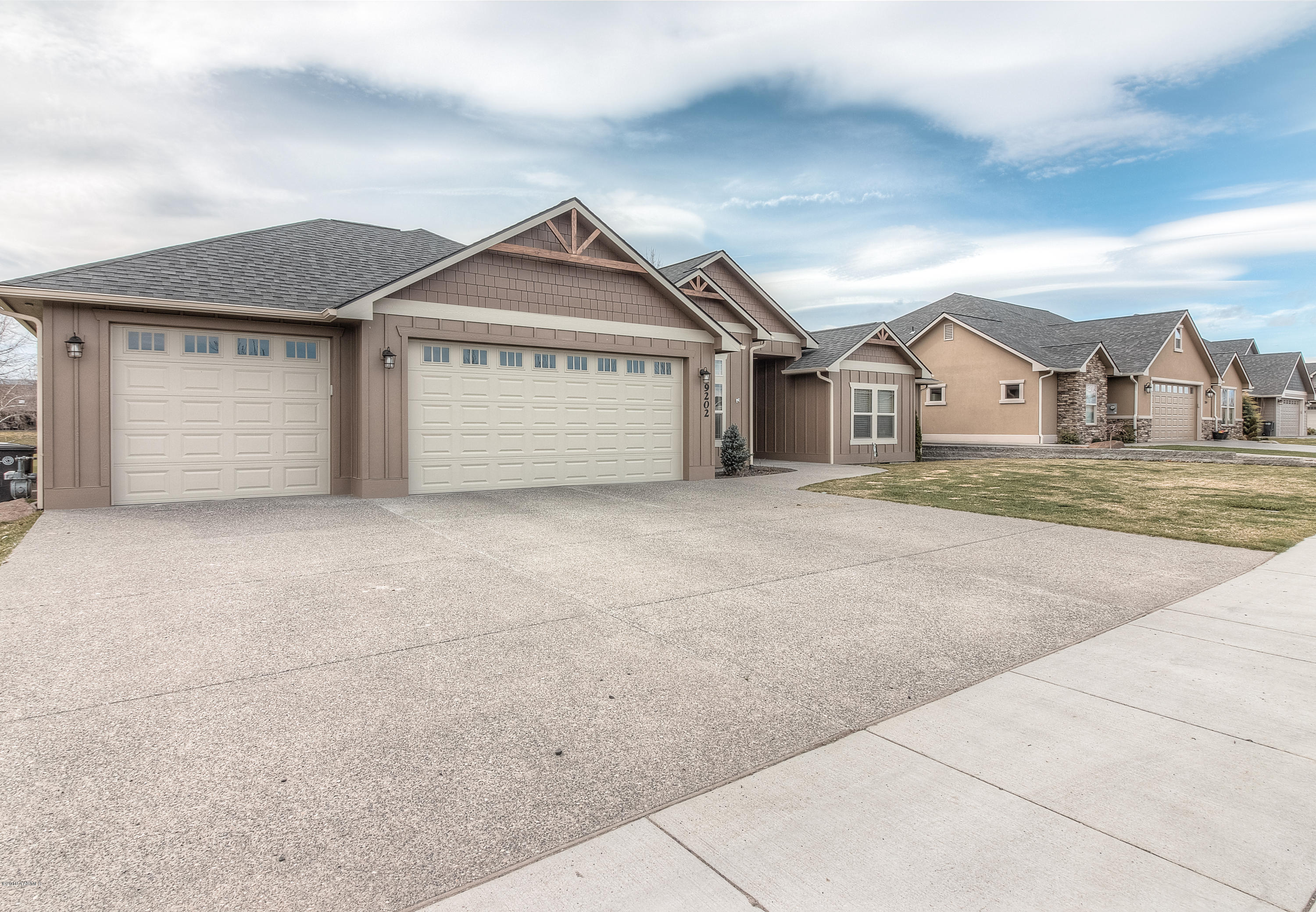 9202 Coolidge Road Yakima, WA 98903 - Photo 34 of 45 a front view of a house with a yard and garage