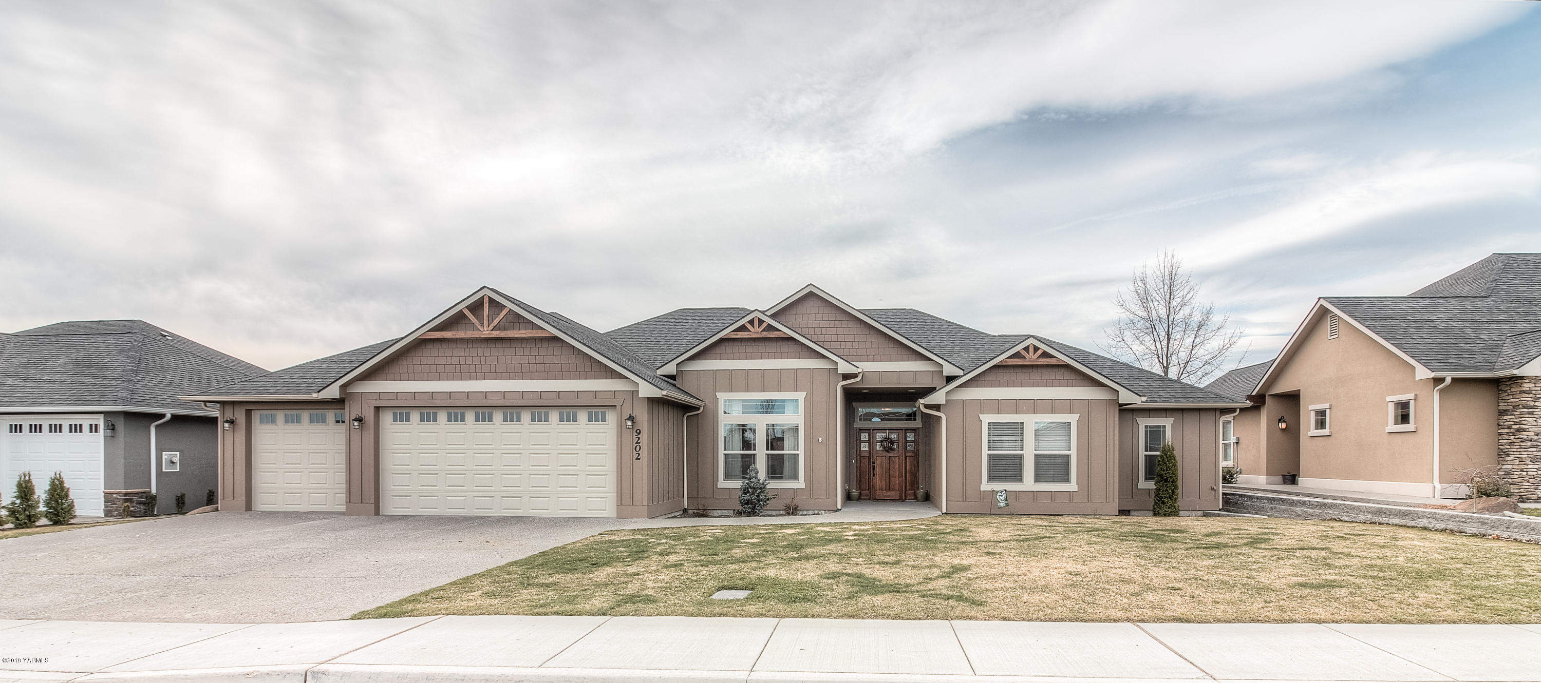9202 Coolidge Road Yakima, WA 98903 - Photo 36 of 45 a front view of a house with a yard