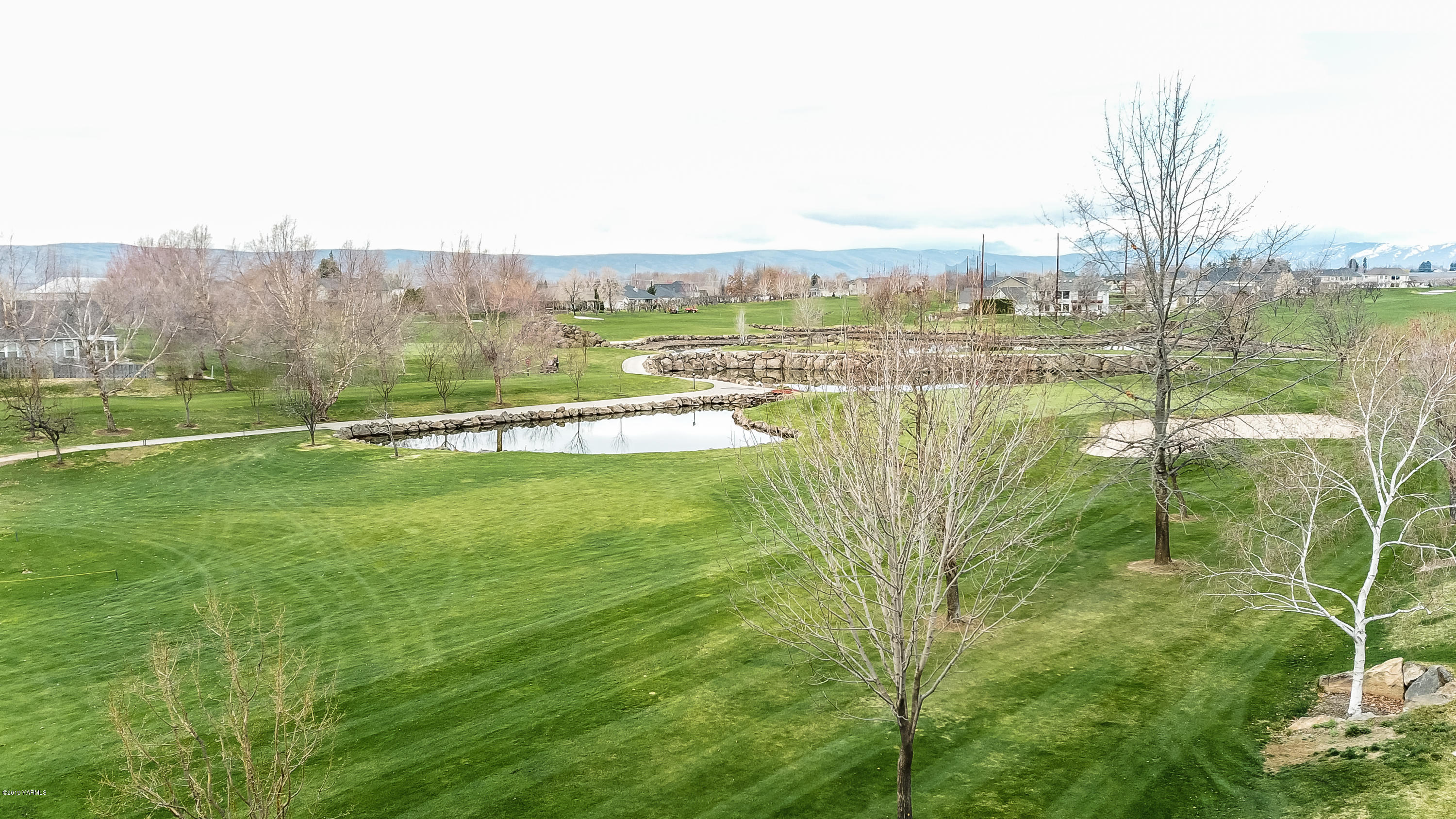 9202 Coolidge Road Yakima, WA 98903 - Photo 41 of 45 a view of a lake with a yard