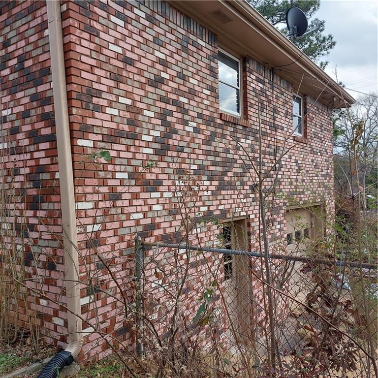 1803 Hasty Road Marietta, GA 30062 - Photo 20 of 23 a brick building with a window
