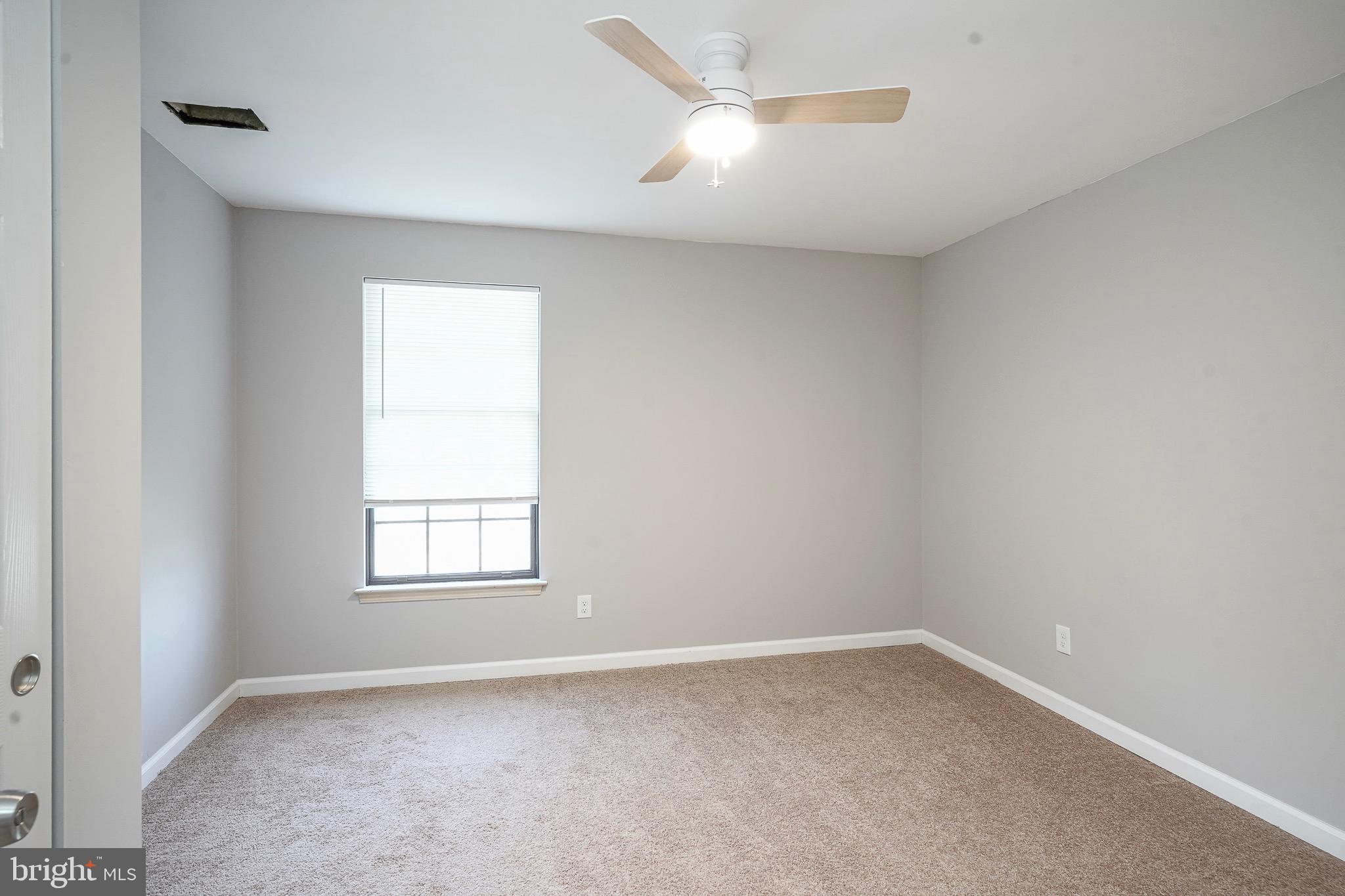 9 Samuel Adams Sewell, NJ 08080 - Photo 10 of 19 an empty room with a window and ceiling fan