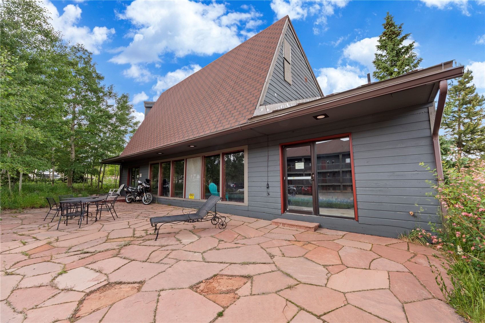 9490 Ryan Gulch Road, Unit 94202 Silverthorne, CO 80498 - Photo 37 of 50 a backyard of a house with seating space