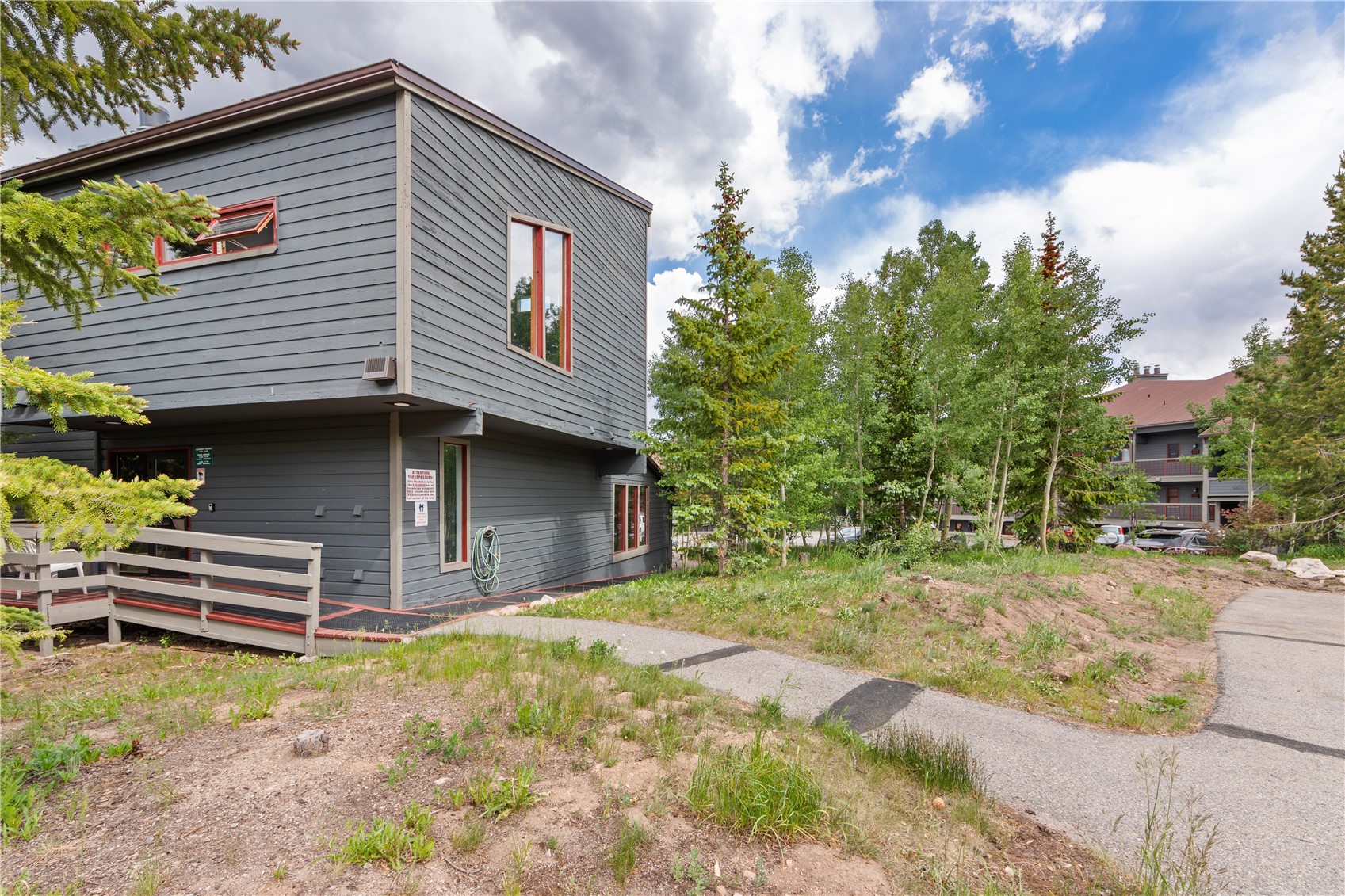 9490 Ryan Gulch Road, Unit 94202 Silverthorne, CO 80498 - Photo 38 of 50 a front view of a house with a garden