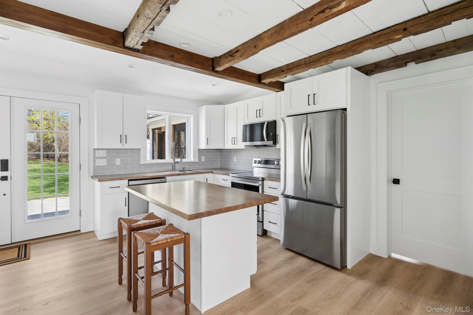 5075 Main Road Laurel, NY 11948 - Photo 6 of 22
