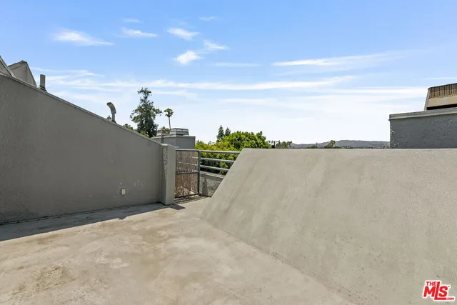 $1,690,000 | 2408 34th Street, Unit 4, Santa Monica, CA 90405