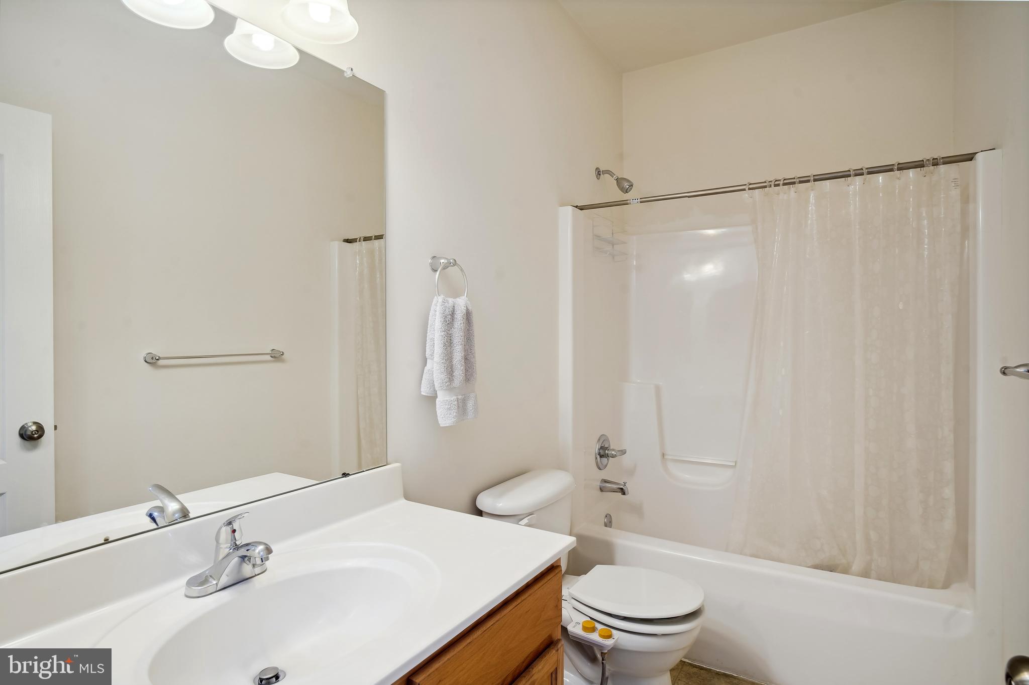 5044 Wesley Square Frederick, MD 21703 - Photo 25 of 46 Hall Bathroom on Upper Level