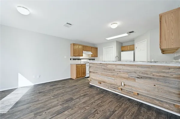 $2,395 | 1311 Tetbury Lane, Austin, TX 78748