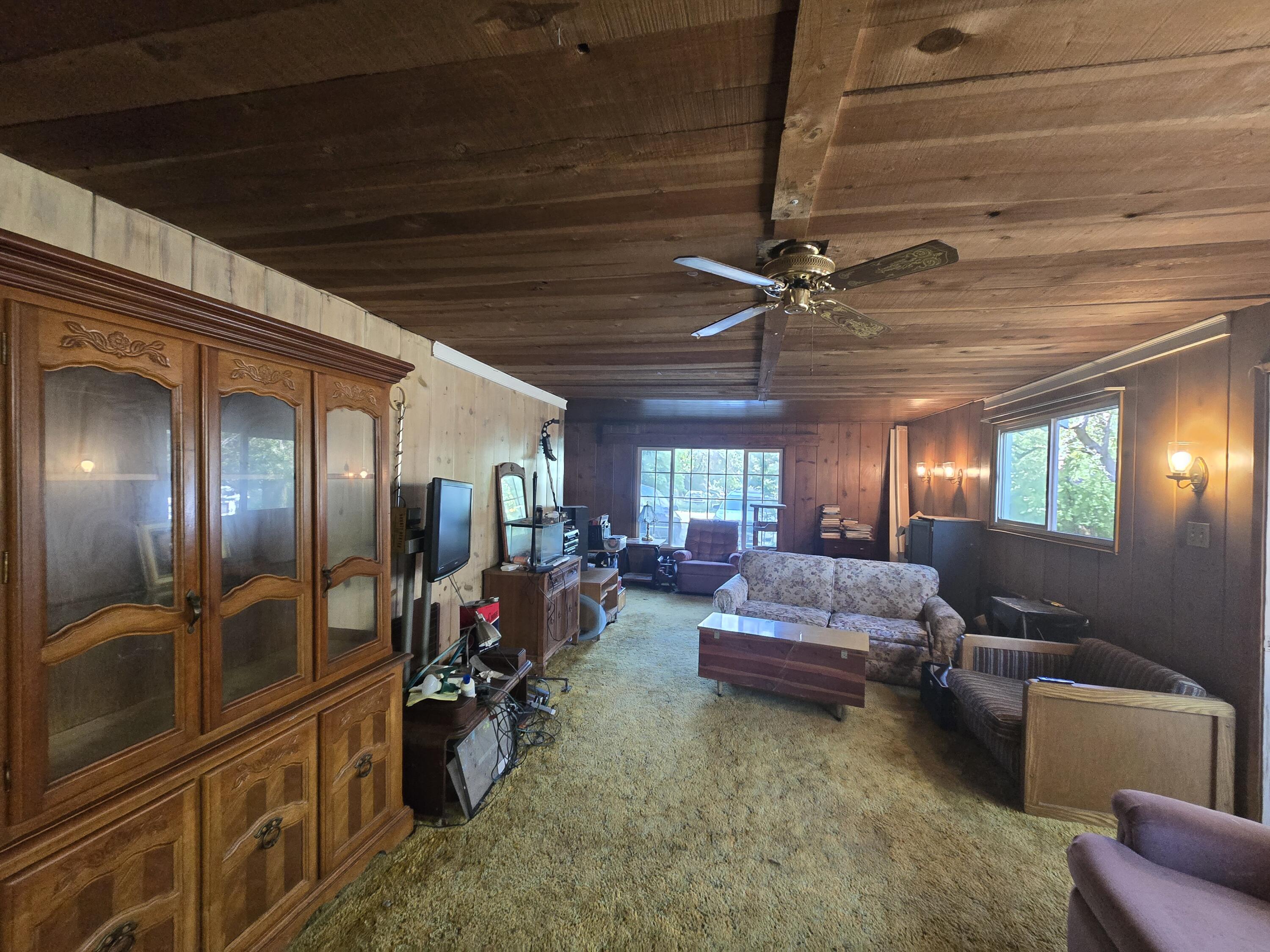 409 East Ash Street Chiloquin, OR 97624 - Photo 12 of 37 a living room with furniture