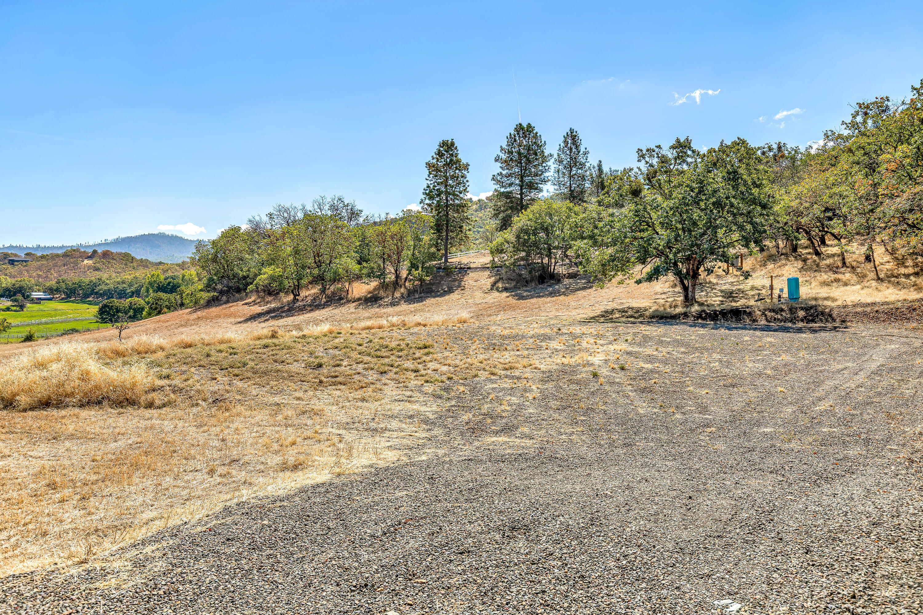 4851 Pioneer Road Medford, OR 97501 - Photo 16 of 26 9R9A3368