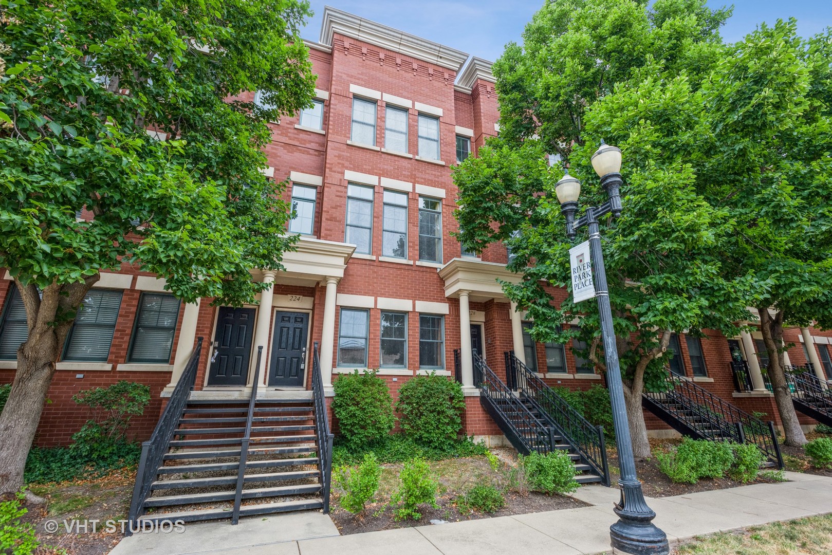 224 Lake Street Elgin, IL 60120 - Photo 4 of 20 a front view of a building