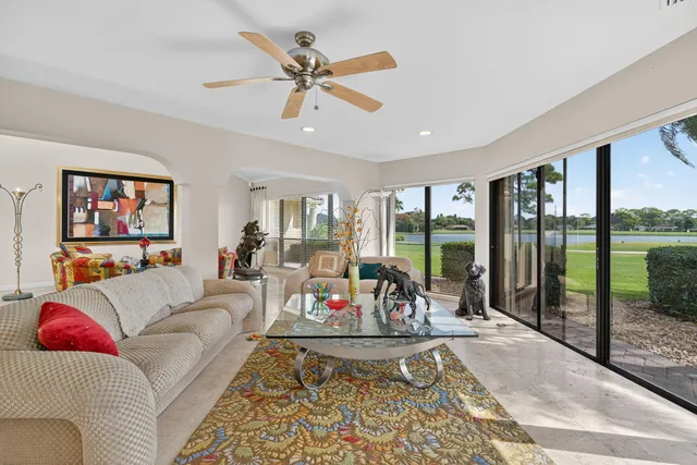 $945,000 | 13872 Greensview Drive, Palm Beach Gardens, FL 33418