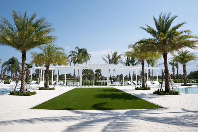 $945,000 | 13872 Greensview Drive, Palm Beach Gardens, FL 33418