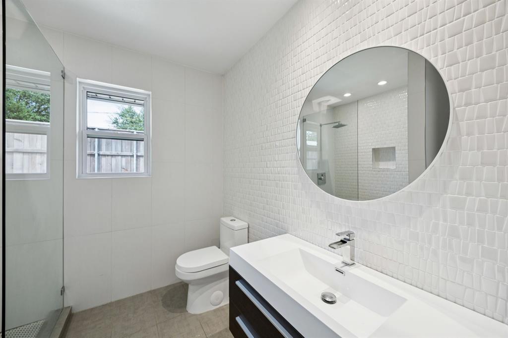 4925 Sugar Mill Road Dallas, TX 75244 - Photo 11 of 22 a bathroom with a toilet a sink and mirror