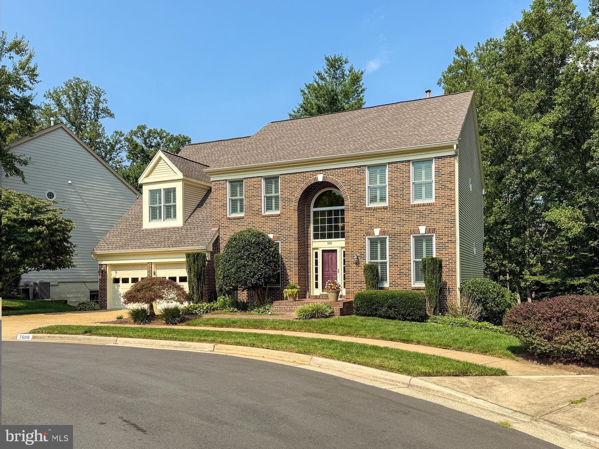 7606 Davis Field Lane Springfield, VA 22153 - Photo 8 of 55 Gallery Image 8
