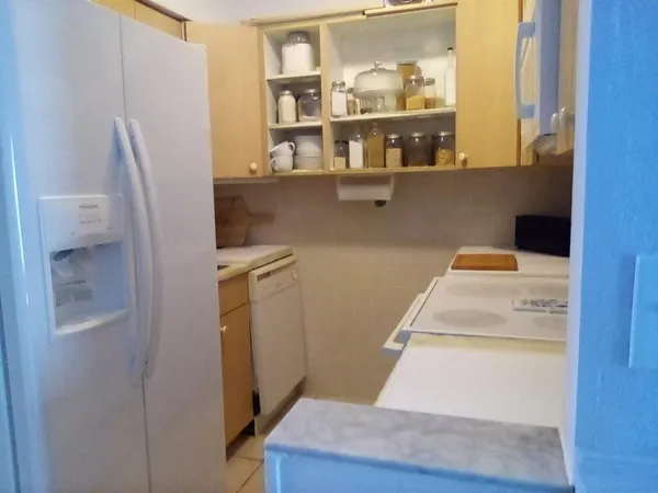 $1,750 | 725 Southwest 11th Avenue, Unit 6F, Hallandale Beach, FL 33009