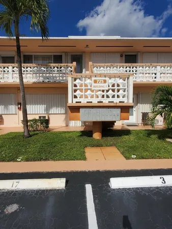 $1,750 | 725 Southwest 11th Avenue, Unit 6F, Hallandale Beach, FL 33009