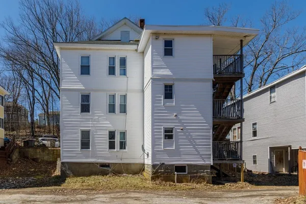 $550,000 | 185 Park Street, Gardner, MA 01440