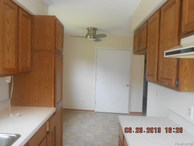 9530 Tuttle Hill Road Maybee, MI 48159 - Photo 8 of 20 9530 Tuttlehill kitchenpic2.JPG