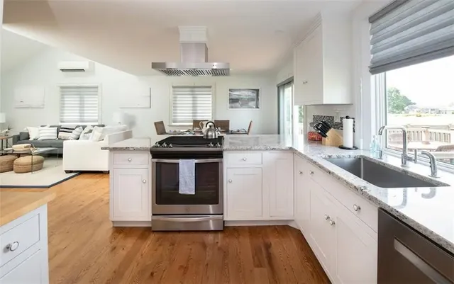 $3,250 | 163 Morrison Avenue, Middletown, RI 02842