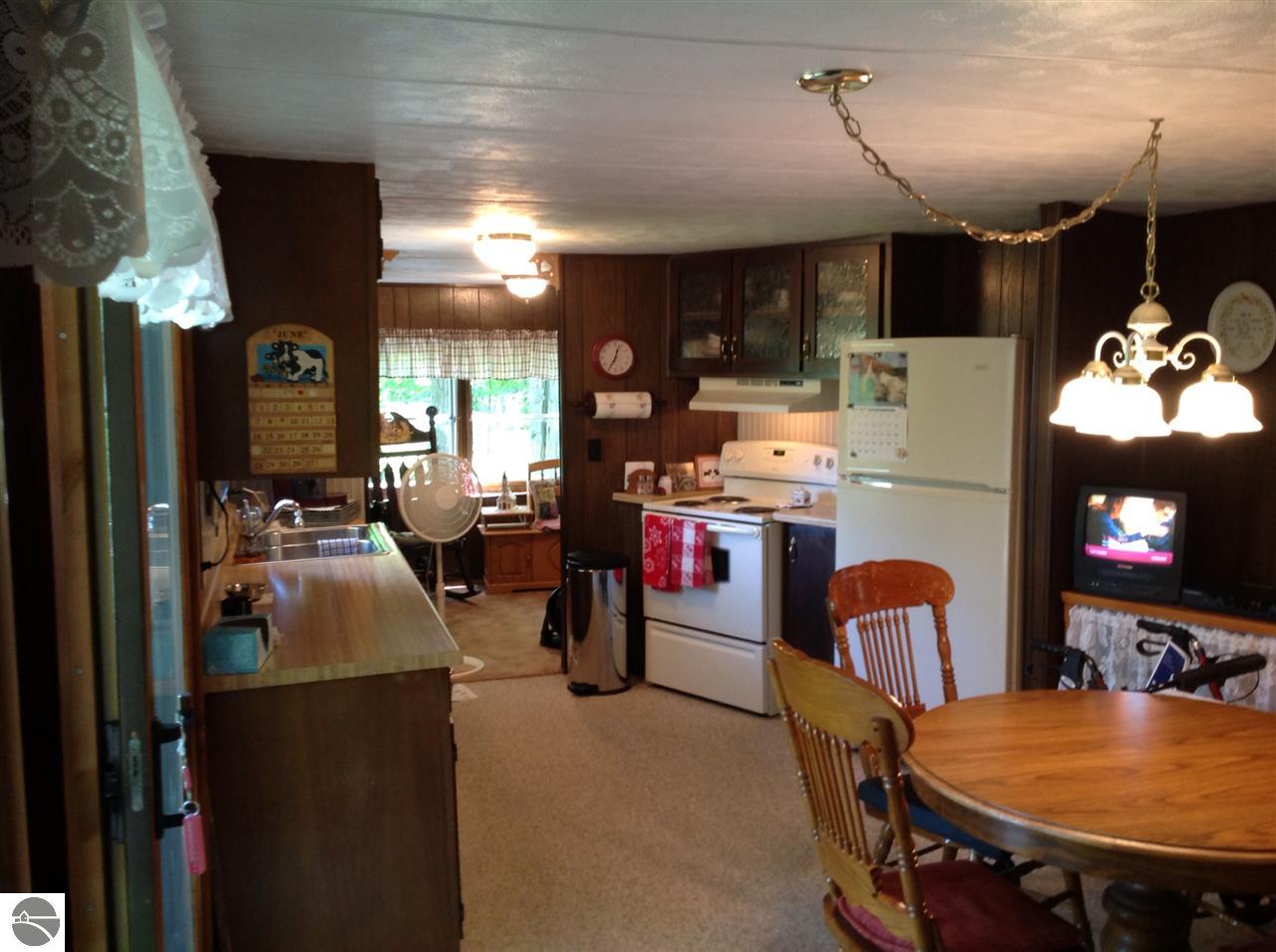 2723 Tonawanda Road Grawn, MI 49637 - Photo 16 of 53 1775030-15.JPG