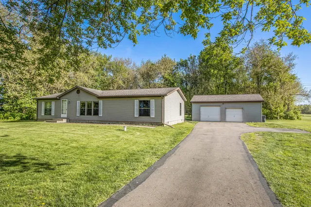 $255,000 | 115 East X Y Avenue, Vicksburg, MI 49097