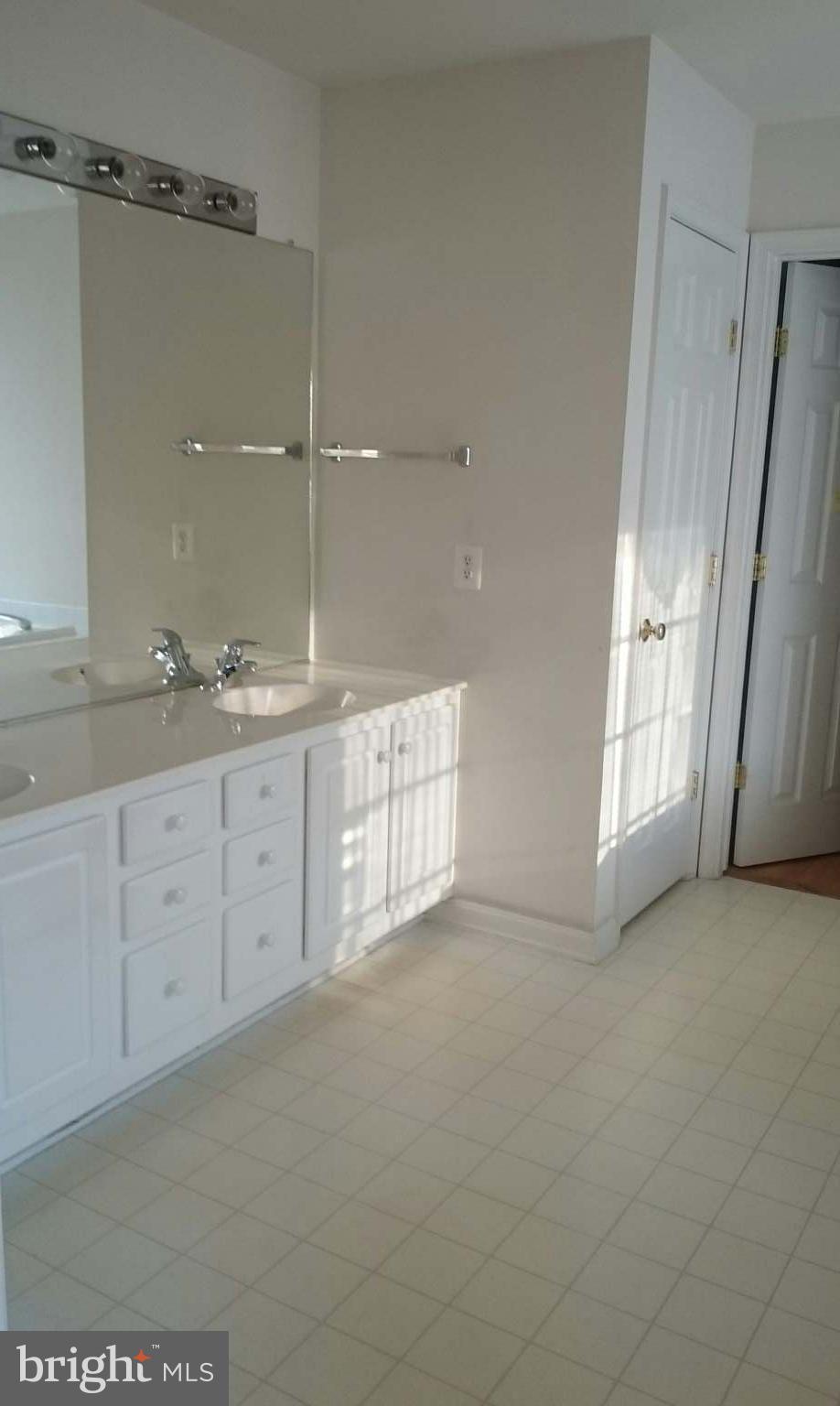 2459 Leyland Ridge Road Herndon, VA 20171 - Photo 19 of 30 Bath (Master)