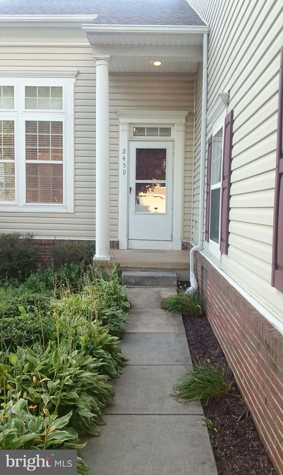 2459 Leyland Ridge Road Herndon, VA 20171 - Photo 3 of 30 Exterior (Front)